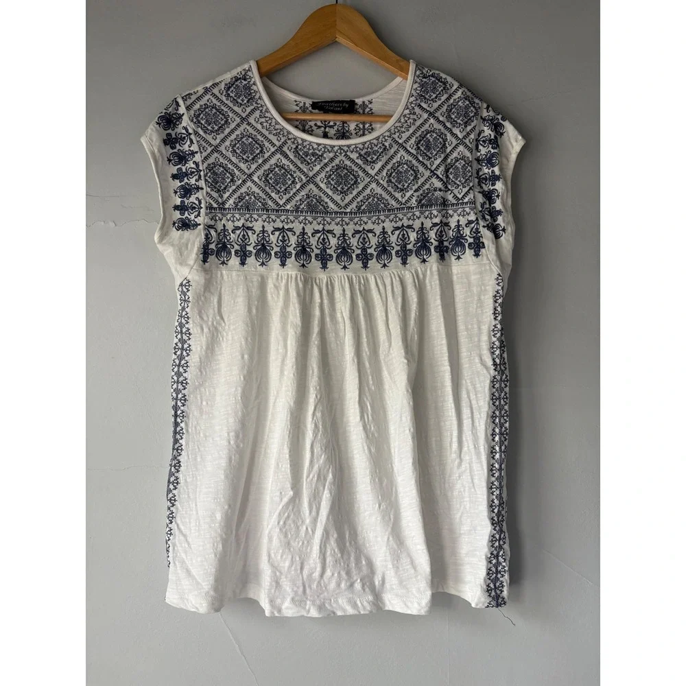 Feathers by Tolani White Blue Embroidered Cap Sleeve Top Size Medium